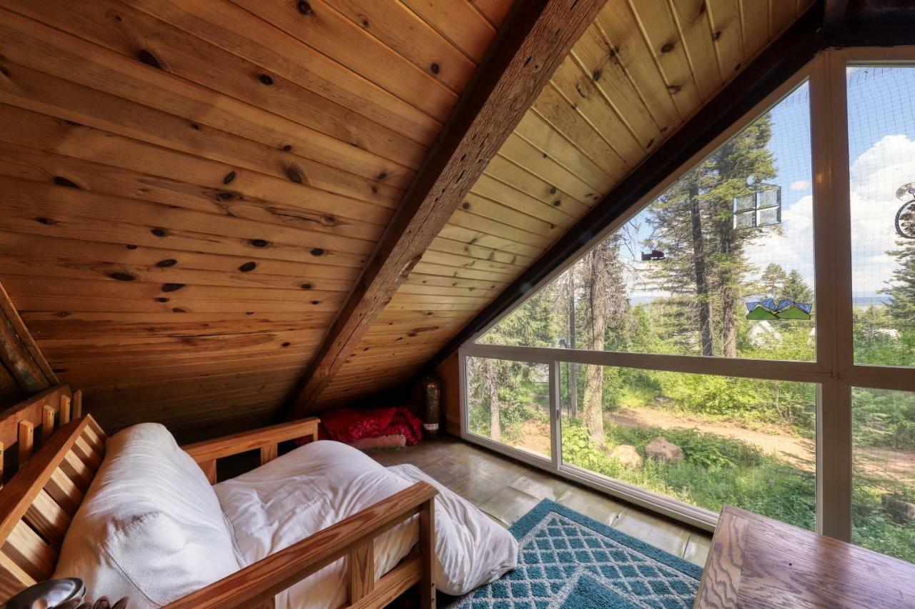 The Creekside Cabin Cascade Exterior photo